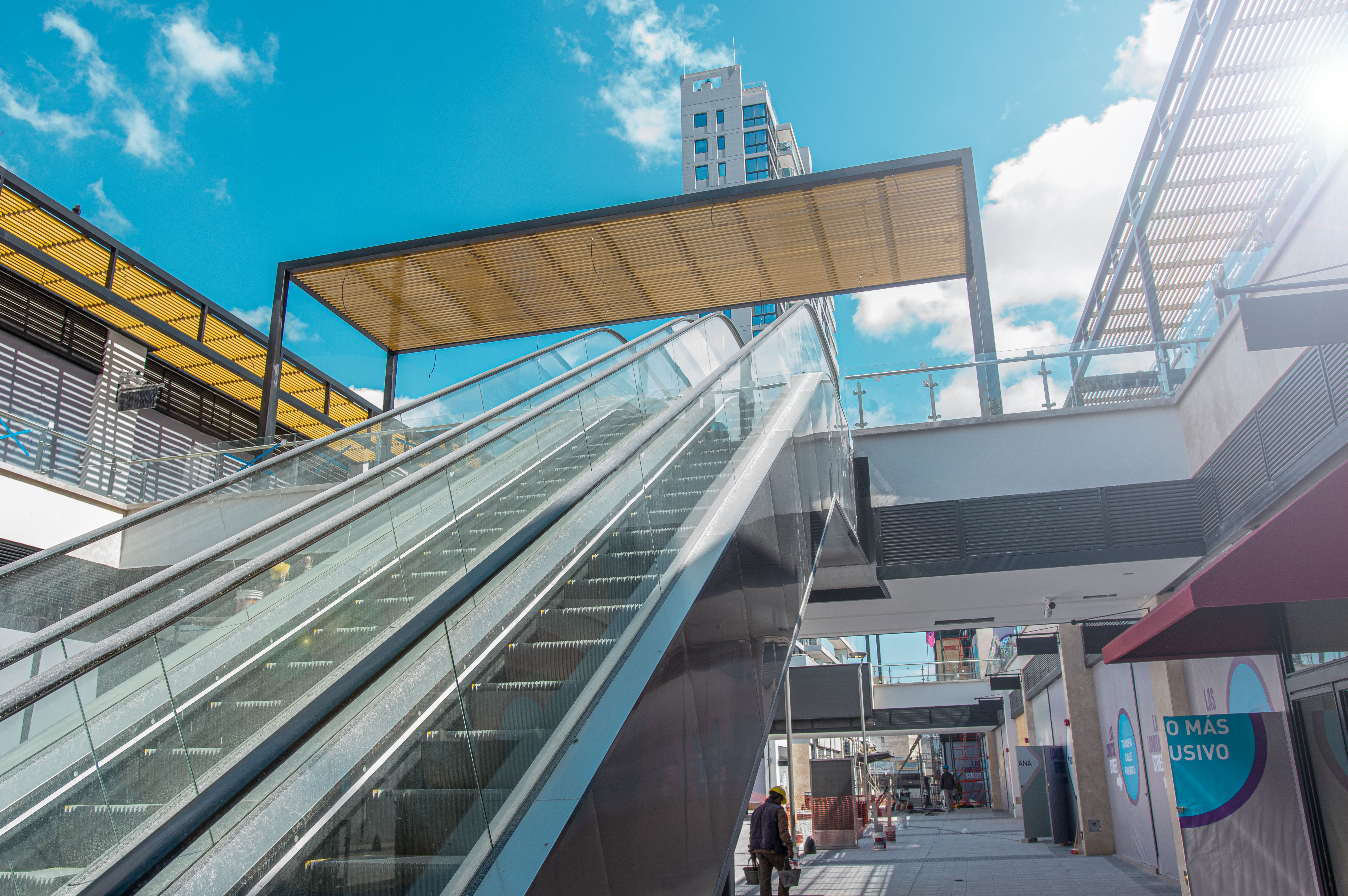 Las Lomitas Street & Residence